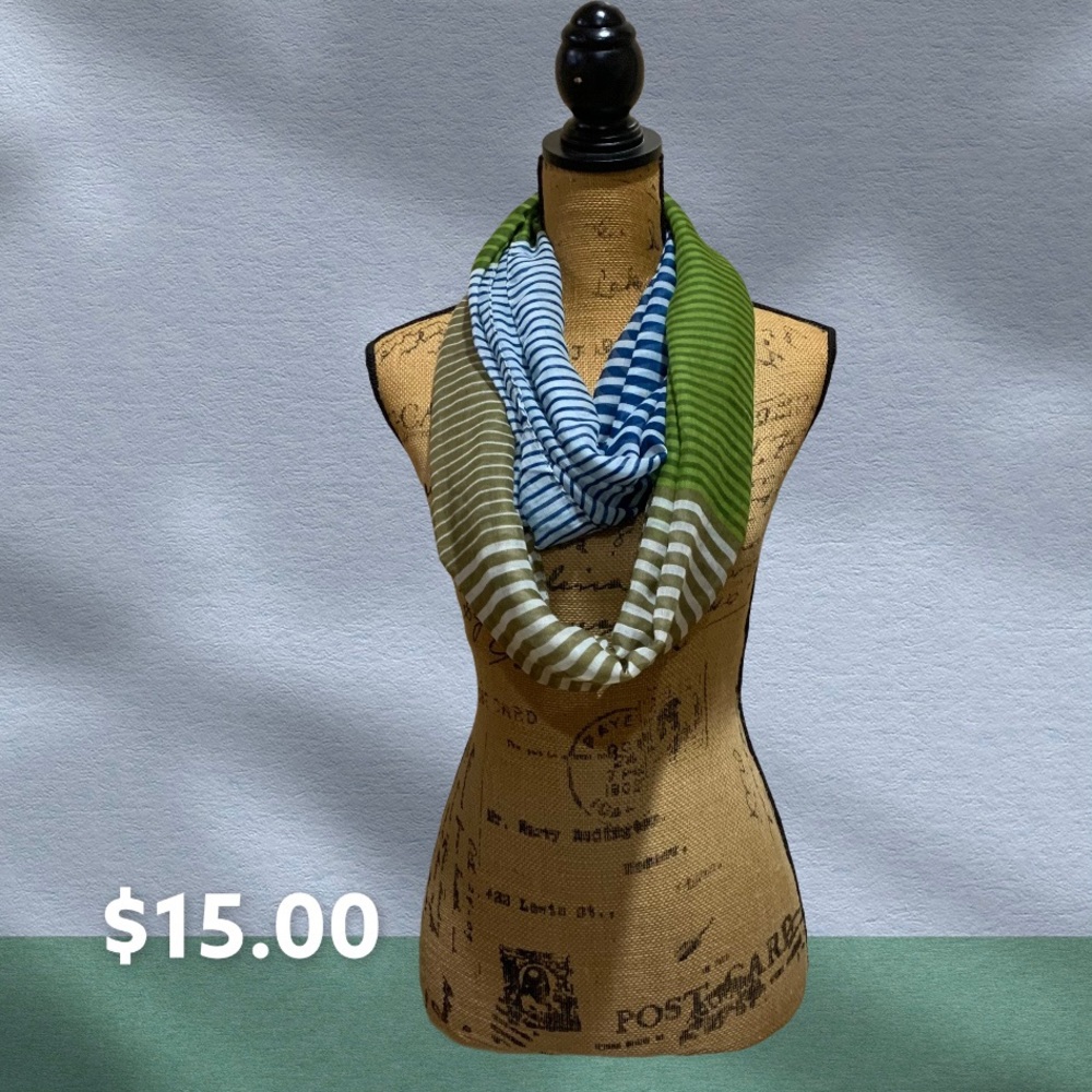 Loop Scarf - Picture 2 of 4